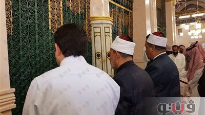 بالصور.. شيخ الأزهر يؤدي صلاة الجمعة في الحرم النبوي الشريف