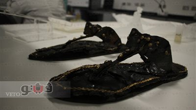 بالصور.. ترميم الأحجار الثقيلة والمومياوات داخل المتحف الكبير