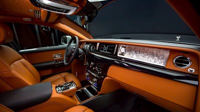 بالصور.. «رولز- رويس» تطرح الجيل الثامن من سيارتها «فانتوم»