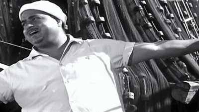 محمد قنديل «صاحب الحنجرة الذهبية».. 88 عامًا على ميلاد نجم «يا حلو صبح».. أسرته غنائية أبًا عن جد.. حافظ على ثلاثية الطرب والموسيقى والتمثيل.. يحتفظ بـ800 أغنية بأرشيفه الفني