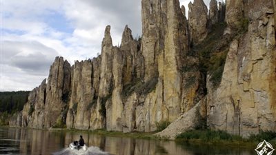بالصور.. جمال روسيا ينادي مشجعي المنتخبات