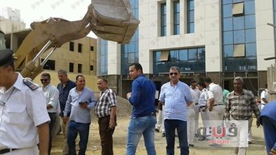 بالصور.. إزالة تعديات على أراضي أملاك الدولة بـ«الطوب الرملي»