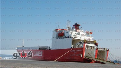 ميناء نويبع يستقبل 226 راكبا و10 تريلات