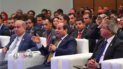 السيسي يشارك في جلسة «أزمة سعر الصرف».. يستعرض استغلال «أهل الشر» للظروف الحالية.. يؤكد ضرورة اعتماد مصر على نفسها.. ويدعو الشعب للتمسك بالصبر والتحمل