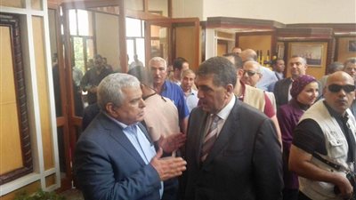 بالصور.. وزير قطاع الأعمال: ندرس خطة المصنع الجديد في قنا