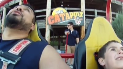 شاهد.. طفل مذعور يجرب لعبة خطيرة لأول مرة