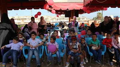 بالصور.. مؤسسة إنسان تزرع الفرحة في قلوب أطفال السرطان بكفر الشيخ