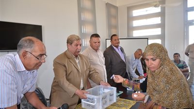 محافظ الإسماعيلية يشهد تخصيص 12 قطعة أرض بديلة للمنتفعين بـ«الأمل»