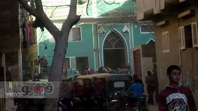 بالصور.. تجمهر أهالي «الريطة» بالشرقية على سيارة السلع التموينية