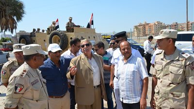 بالصور.. محافظ الإسماعيلية يتابع تطوير حديقة الفروسية بالشيخ زايد