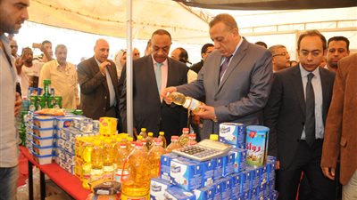 الدالي يفتتح 17 معرضا «أهلًا رمضان» بمدن الجيزة