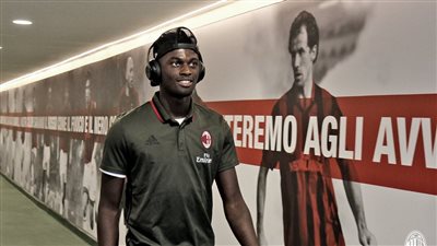 «باكا ونيانج» في هجوم ميلان أمام تورينو