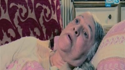 نجلة وزير المالية الأسبق باكية:«معنديش حاجة أبيعها عشان أتعالج»