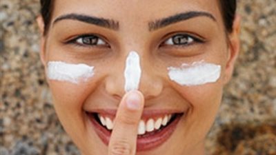 أفضل الكريمات الواقية من الشمس استعدادًا لفصل الصيف