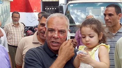 بالصور.. «مكة محمد صلاح» ترافق جدها أثناء تغيير اسم مدرسة بسيون