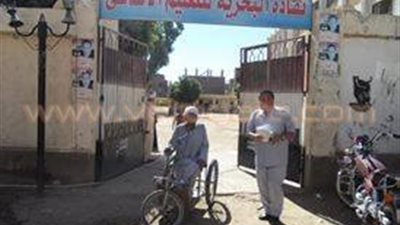 بالصور.. «عم منصور».. بين لفحة الشمس وقهر الانتداب «تقرير»