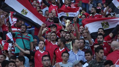 روشتة عودة الجماهير إلى المدرجات بعد الصعود للمونديال.. خبير رياضي: طرح تذاكر المباريات على مواقع إلكترونية.. تخصيص إدارة لتنظيم دخول المشجعين للاستاد.. والالتزام بقوانين الـ«فيفا» الأبرز