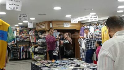 بالفيديو.. ركود في الأوكازيون الصيفي بالقاهرة.. ومواطنون: «الأسعار نار»