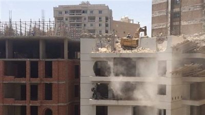 حملة مكبرة لإزالة عقار مخالف بالشرقية