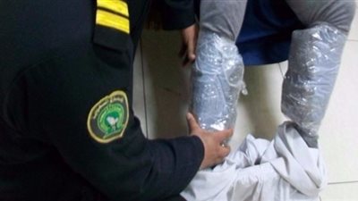 ضبط مهرب خبأ 7 آلاف حبة مخدرة في بنطاله بالسعودية