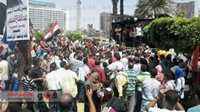 بالصور... تزايد أعداد المحتفلين بالتحرير بـ«تنصيبب السيسي»