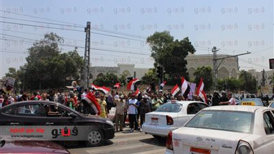 بالصور.. احتشاد المواطنين بمحيط 