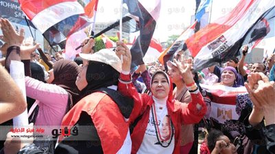 بالفيديووالصور.. زغاريد وألعاب نارية بـ