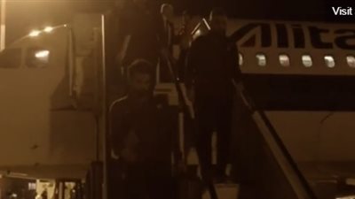 بالفيديو.. صلاح يصل باليرمو مع روما استعدادًا لمواجهة الغد