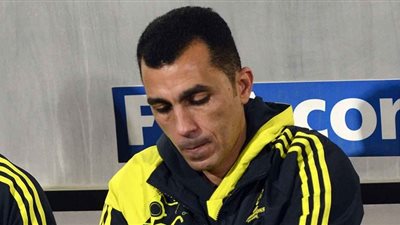 جماهير الأهلي تهاجم أسامة نبيه أثناء مغادرته ملعب السلام