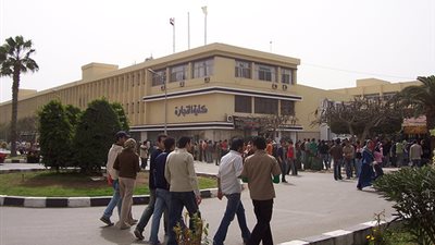 طلاب تجارة المنصورة يحشدون لوقفة للتنديد بالامتحانات