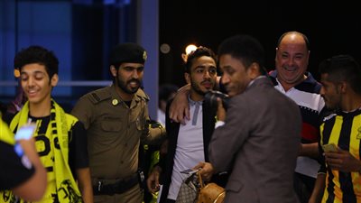 بالصور.. وصول كهربا ولاعبي الاتحاد إلى جدة وسط استقبال حافل