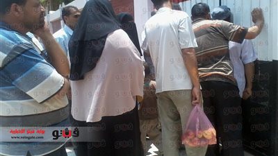 بالصور.. أولياء أمور طلاب الثانوية العامة بالدقهلية يطمئنون على أبنائهم من الشبابيك