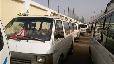 بالصور.. سائقو خط الزراعة بشبرا الخيمة يهددون بالإضراب عن العمل