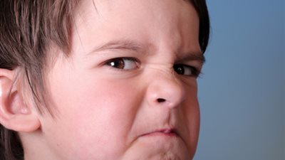 5 نصائح تساعدك في التغلب على نوبات غضب طفلك