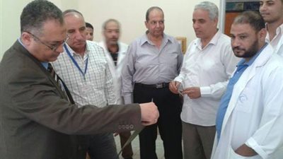 أهالي «أولاد صقر» ينظمون وقفة اعتراضا على نقل عيادة العلاج الطبيعي