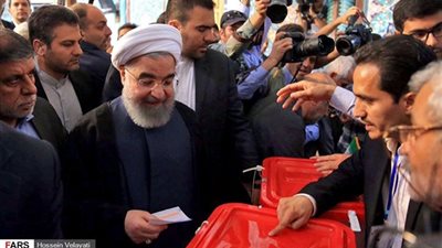 بالصور.. «روحاني» يدلي بصوته في انتخابات الرئاسة الإيرانية