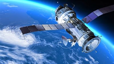 مركز راشد والجامعة الأمريكية يطلقان القمر الصناعي «نايف-1»