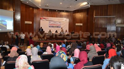 بالصور.. محافظ البحر الأحمر يحضر منتدى الحوار الوطني للشباب