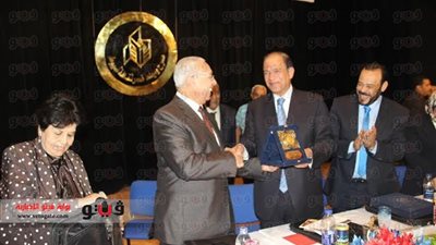 بالصور.. محافظ أسيوط يشارك في مؤتمر 