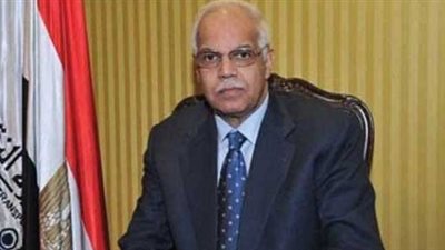 وزير النقل يستقل قاطرة داخل نفق مترو هارون