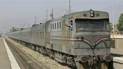 عودة حركة القطارات لطبيعتها بعد تعطل جرار بالجيزة
