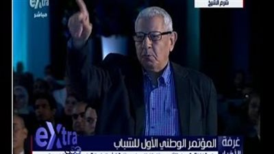 بالفيديو.. مكرم محمد أحمد ينفعل على إبراهيم عيسى بحضور «السيسي»