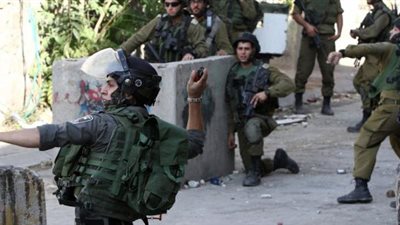 الجيش الإسرائيلي يعاقب جنوده بالاعتقال بعد إحراق علم فلسطين