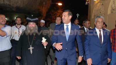 بالصور.. محافظ أسيوط يهنئ الأقباط بذكرى رحلة العائلة المقدسة