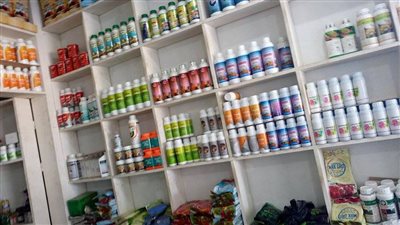 ضبط 3 محال مبيدات ومخصبات زراعية دون ترخيص في الشرقية