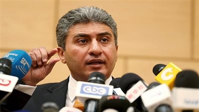 انطلاق المؤتمر الصحفي لوزير الطيران المدني