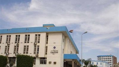 أولياء أمور بالسويس يشكون من مراقبي 