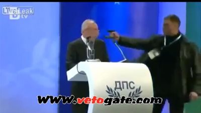 بالفيديو..محاولة اغتيال لم تنجح بسبب عطل فى المسدس