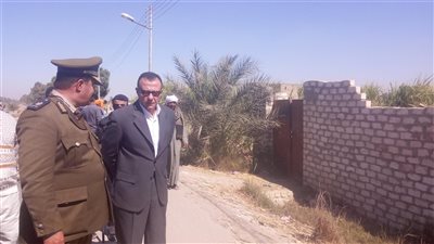 بالصور.. سكرتير عام قنا يقود حملة لاسترداد 110 فدان من أملاك الدولة