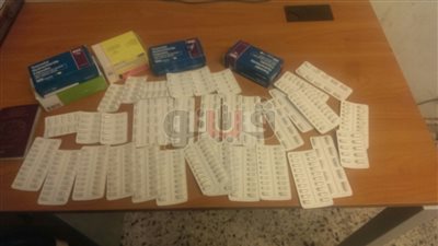 بالصور.. ضبط إنجليزية حاولت تهريب 400 قرص ترامادول بمطار الغردقة